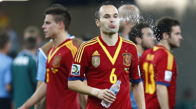 Iniesta đổ lỗi trọng tài sau thất bại của Tây Ban Nha trước Brazil
