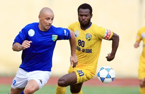 CLB Hà Nội trước nguy cơ xuống hạng: Chết nhanh chóng mặt