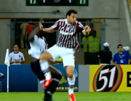 Video: Tống cùi chỏ vào mặt hậu vệ, Fred bị đuổi khỏi sân (Fluminense v Vasco da Gama)