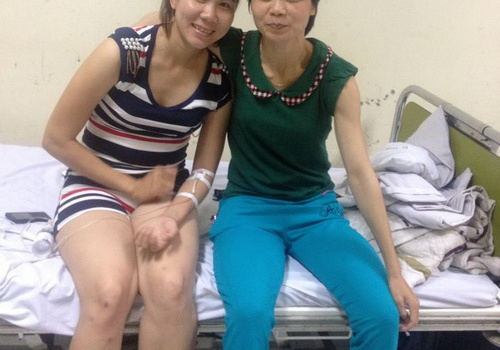 Trương Thanh Hằng phẫu thuật rút đinh