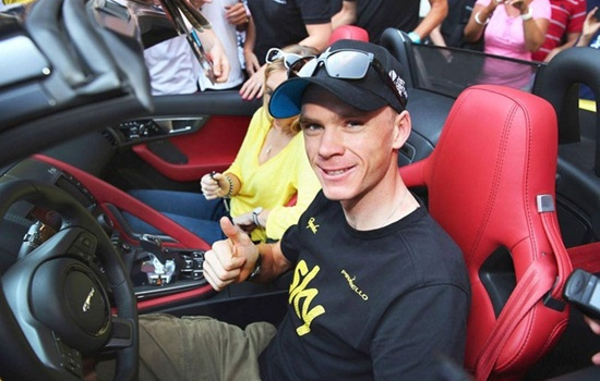 Nhà tân vô địch Tour de France được tặng xe sang đập hộp