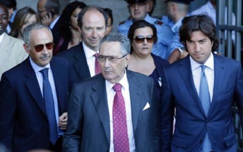 Cựu thủ tướng Ý lao đao trước cảnh tù đày