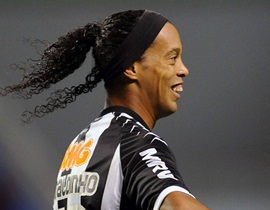 Video: Siêu phẩm đá phạt Ronaldinho vừa ghi được tại giải VĐQG Brazil