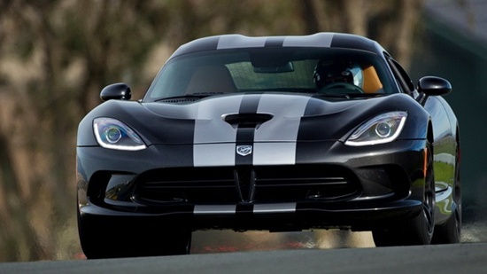 Dodge SRT Viper 2014 có giá từ 103.990 USD