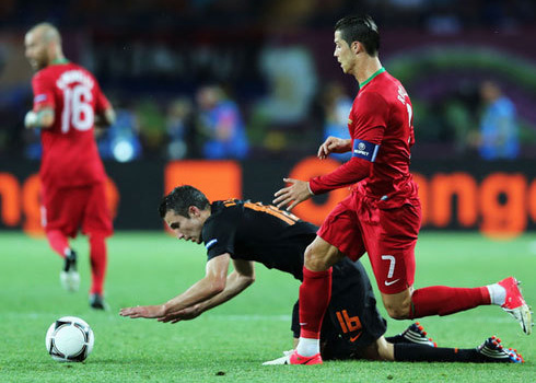 Bồ Đào Nha đấu Hà Lan, Ronaldo - Van Persie 'đọ pháo'