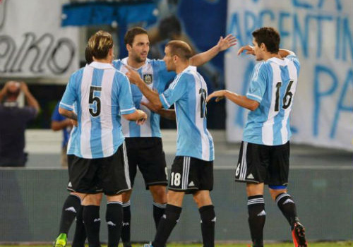 Argentina 2-1 Italia: Bài học từ sự hiệu quả