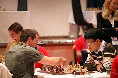 Đánh bại Francisco , Quang Liêm vào vòng 3