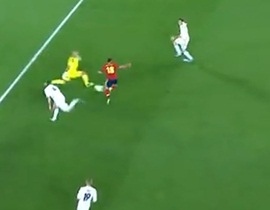 Video VL World Cup bảng I: Pha 'xâu kim' không thể chê vào đâu được của Jordi Alba trong trận đấu với Phần Lan