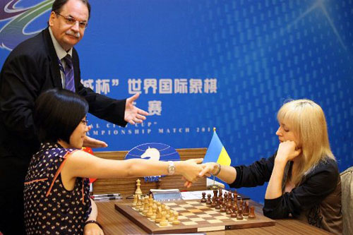 Hou Yifan trở lại ngôi nữ hoàng làng cờ thế giới