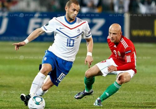 VL World Cup bảng D: Bài test của Louis van Gaal