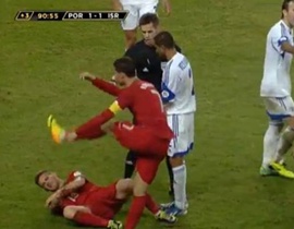 Video: Xem tình huống nổi nóng của Ronaldo