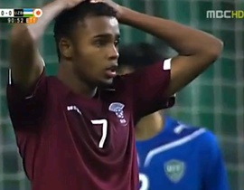 Video: Pha bỏ lỡ khó quên trong lịch sử của cầu thủ Qatar