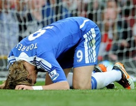 Video: Pha bỏ lỡ bàn thắng tệ hơn cả Fernando Torres