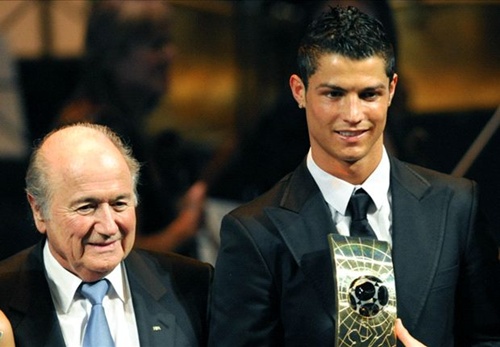 Blatter: Ronaldo rất xuất sắc nhưng tôi vẫn yêu thích Messi
