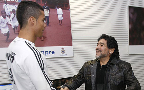 Bỏ qua Messi, Maradona khen ngợi Ronaldo