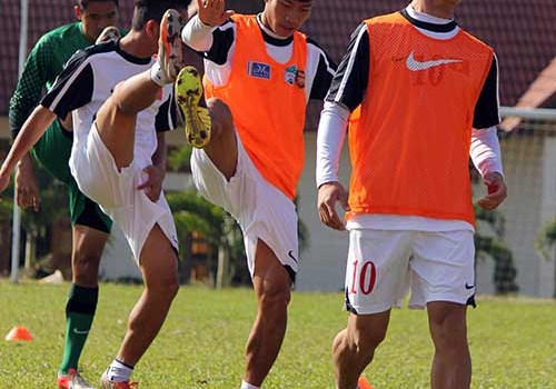 Cận cảnh buổi tập thể lực cực nặng của U19 Việt Nam
