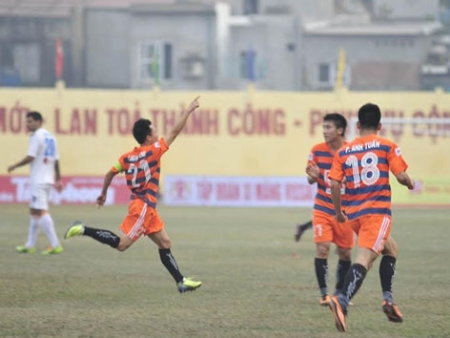 Văn Quyến sút hỏng 11m, V.Ninh Bình vẫn giành Siêu cup