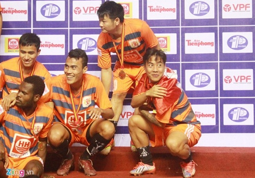 Running Man hào hứng xin chụp ảnh cùng Văn Quyến