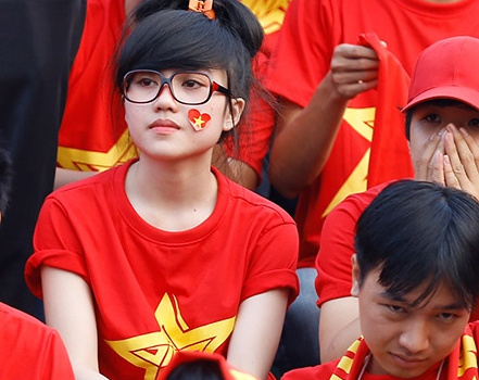 CĐV nữ phấn khích vì cầu thủ Roma điển trai