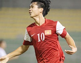 Video: Màn trình diễn của Công Phượng trong trận đấu với U19 Tottenham