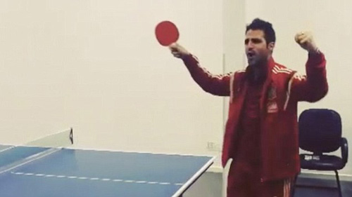 Cesar Azpilicueta thán phục tài chơi bóng bàn của Cesc Fabregas