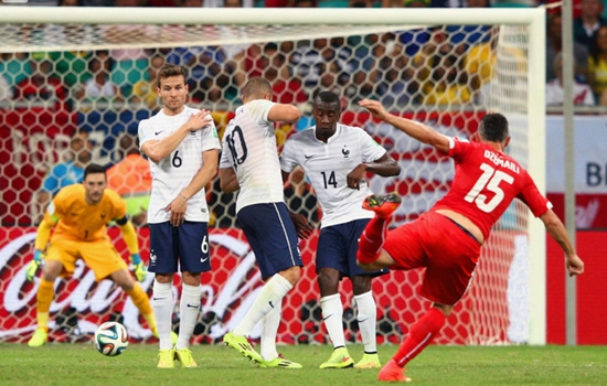 Khoảnh khắc World Cup: Blerim Dzemaili và pha đá phạt thành bàn đầu tiên tại World Cup