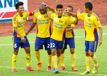 Lượt cuối giải hạng nhất 2014: Tranh chấp suất lên thẳng