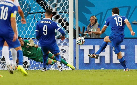 Vì ghi bàn thắng, hậu vệ Hy Lạp suýt phải hủy đám cưới