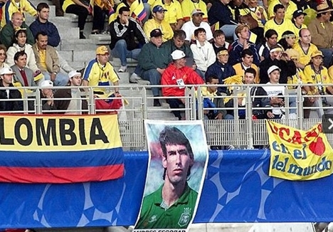 Tưởng niệm cầu thủ xấu số Escobar