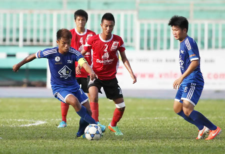 Rộn ràng sân chơi cầu thủ trẻ