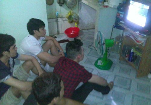 Tăng ca vẫn say World Cup