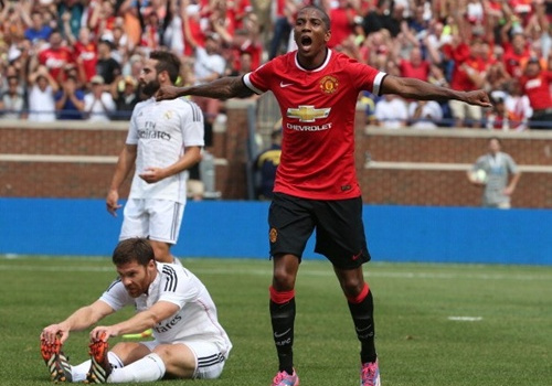 Fan M.U đòi giữ Ashley Young ở lại sau chuyến du đấu