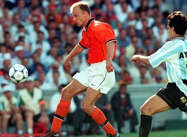 Video: Siêu phẩm má ngoài của D.Bergkamp trận Hà Lan - Argentina, World Cup 1998