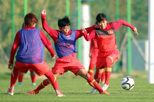 Tuyển nữ Việt Nam tập luyện ngay khi đến Hàn Quốc