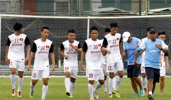 HLV Miura lại bất an với hàng thủ Olympic Việt Nam