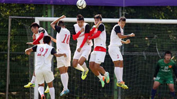 HLV Miura lên phương án đá 11m với Olympic UAE