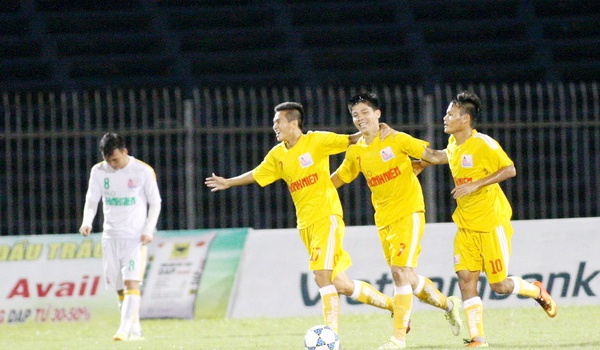 Cầu thủ biểu diễn, U21 Sông lam Nghệ An gục ngã trước Hà Nội T&T