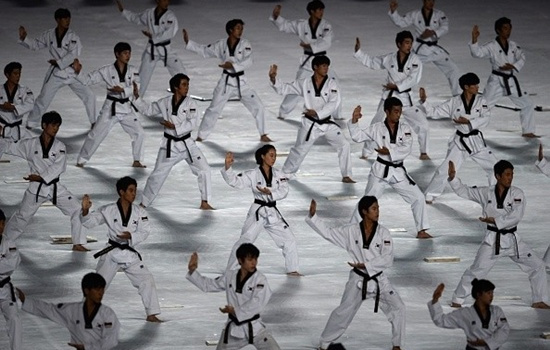 Màn biểu diễn taekwondo hoành tráng ở lễ bế mạc ASIAD 17