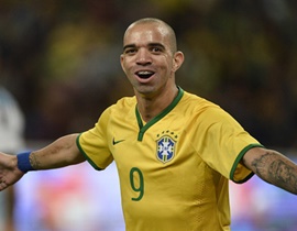 Video: Diego Tardelli - nỗi ám ảnh của hàng phòng ngự Argentina