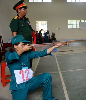 Những nữ xạ thủ của buôn làng