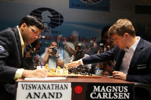 Anand lần đầu đánh bại Carlsen ở giải vô địch thế giới