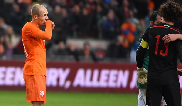 Tuyển Hà Lan gây thất vọng tràn trề dưới triều đại Hiddink