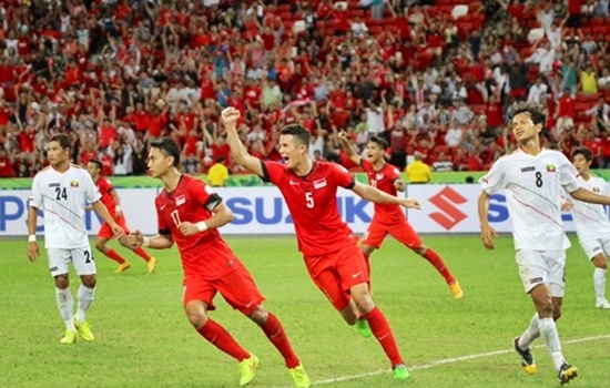 Bảng B AFF Cup: Singapore hạ gục Myanmar trong mưa bàn thắng