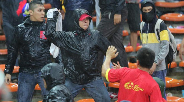 Nhóm hooligan đánh CĐV Việt Nam bị trừng trị