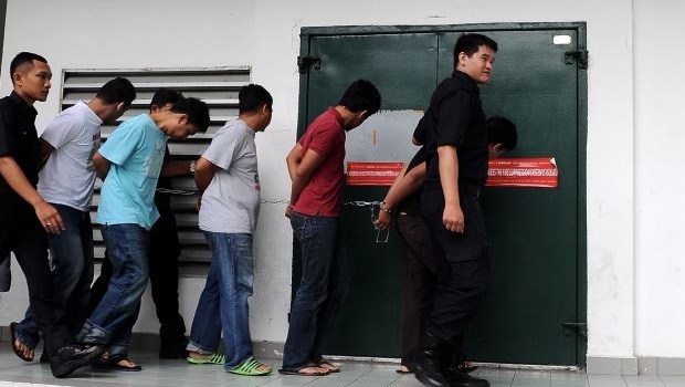 Những hooligan đánh CĐV Việt Nam có thể ngồi tù 2 năm