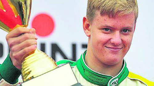 Mick Schumacher: Cha huyền thoại sinh con tài năng