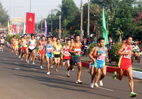 Giải việt dã leo núi “Chinh phục đỉnh cao Bà Rá” 2015: Bình Phước bảo vệ thành công Vua leo núi