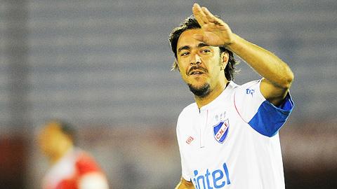 Recoba ghi bàn từ chấm phạt góc ở tuổi 38