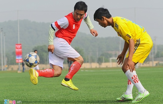 Sơn 'công chúa' gắp bóng cầu vồng ghi bàn ở đội cựu Thể Công