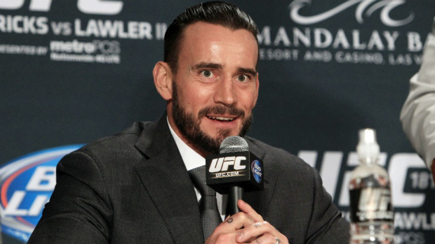 Thách đấu với CM Punk, toàn 'bọn hèn'